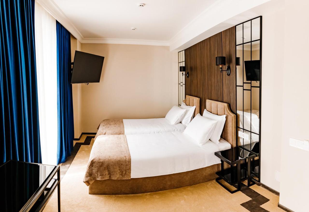 Lion'S Hotel คีชีเนา ภายนอก รูปภาพ
