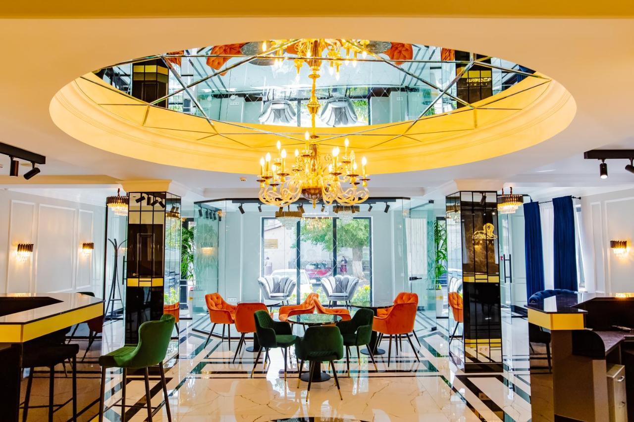 Lion'S Hotel คีชีเนา ภายนอก รูปภาพ