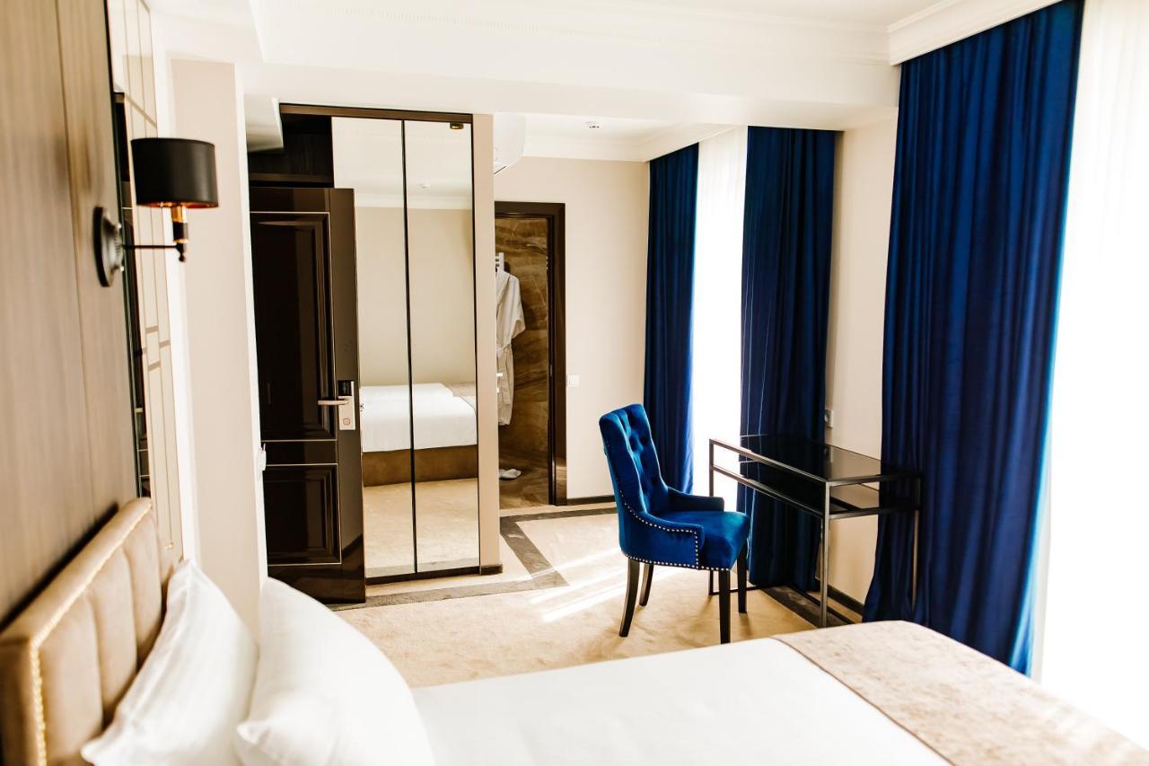 Lion'S Hotel คีชีเนา ภายนอก รูปภาพ