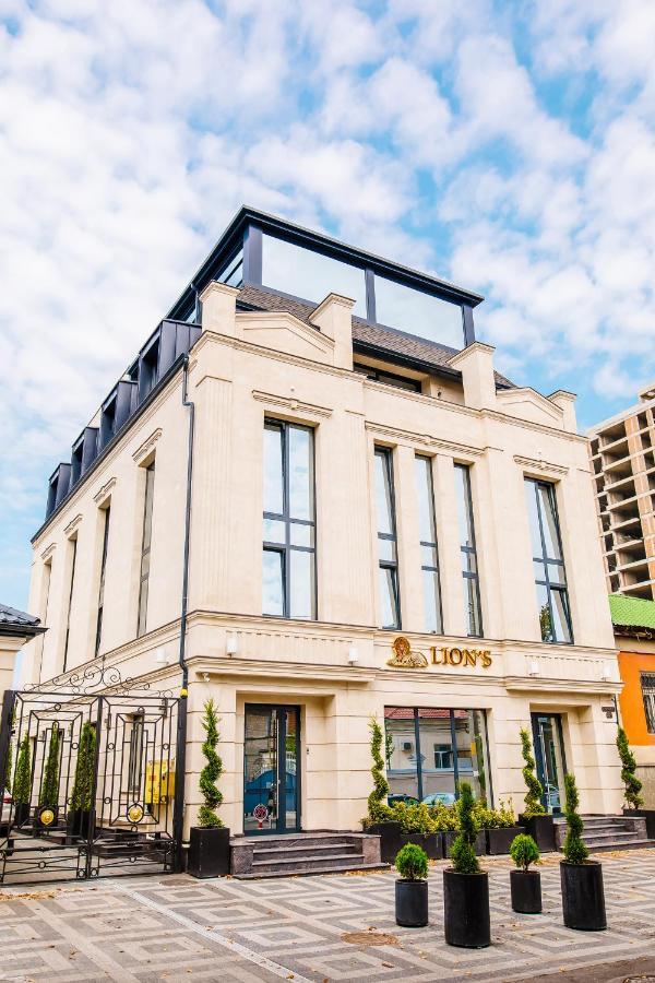Lion'S Hotel คีชีเนา ภายนอก รูปภาพ