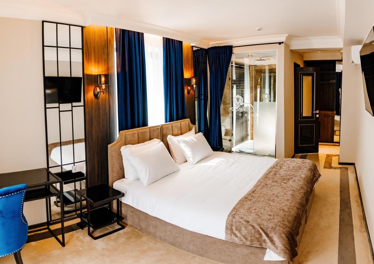 Lion'S Hotel คีชีเนา ภายนอก รูปภาพ