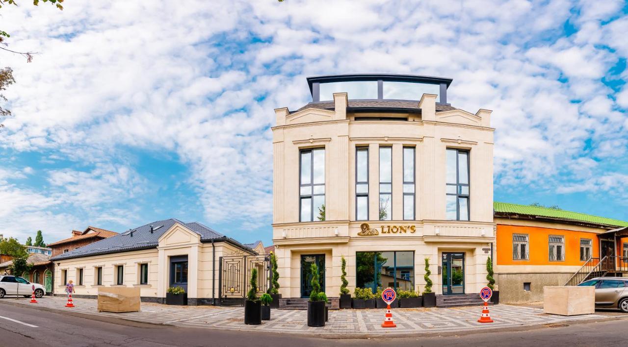 Lion'S Hotel คีชีเนา ภายนอก รูปภาพ