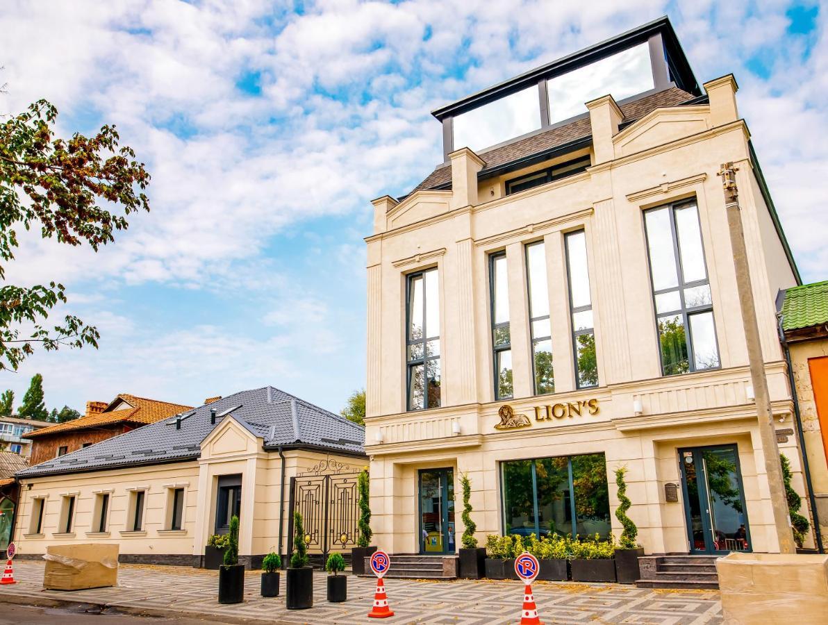 Lion'S Hotel คีชีเนา ภายนอก รูปภาพ